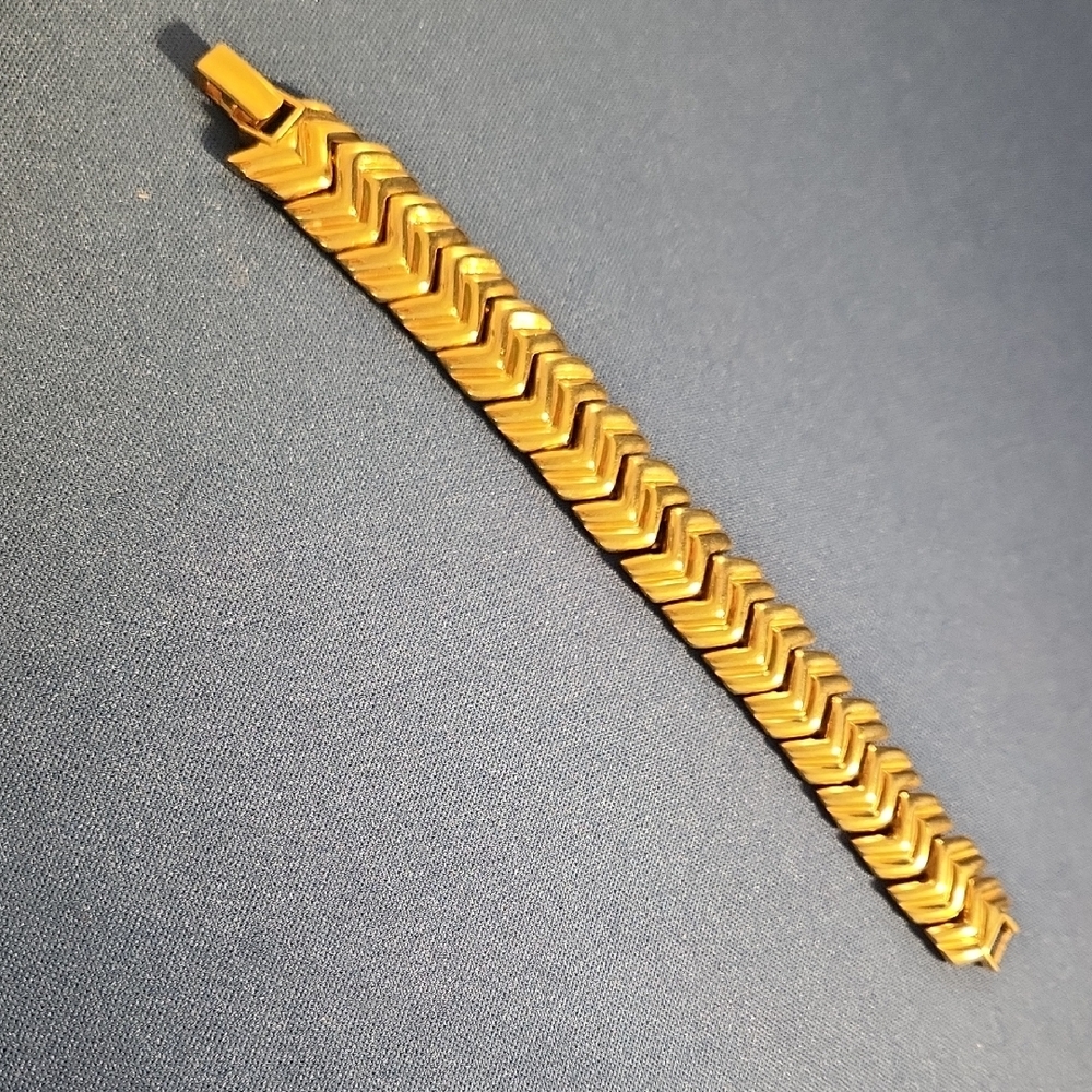 Gold Chevron Pattern Bracelet